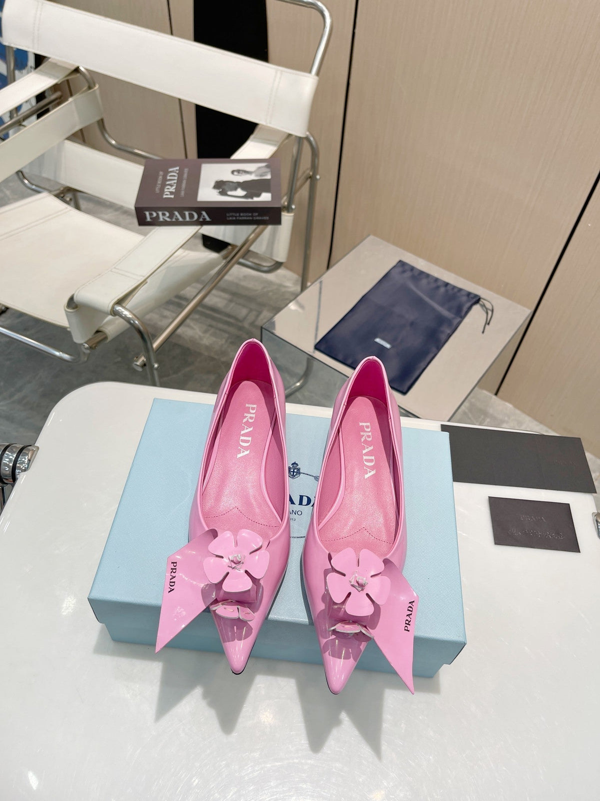BALLET FLATS POINTED TOE IN PINK SHINY CALFSKIN ATTACHED FLOWERS
