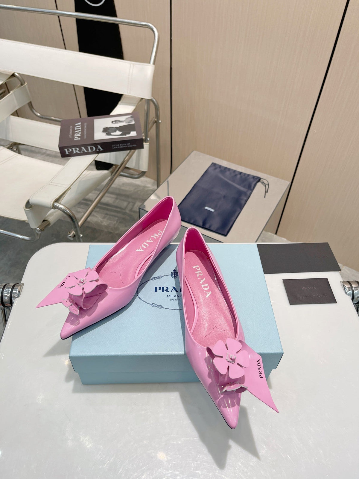 BALLET FLATS POINTED TOE IN PINK SHINY CALFSKIN ATTACHED FLOWERS