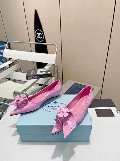 BALLET FLATS POINTED TOE IN PINK SHINY CALFSKIN ATTACHED FLOWERS