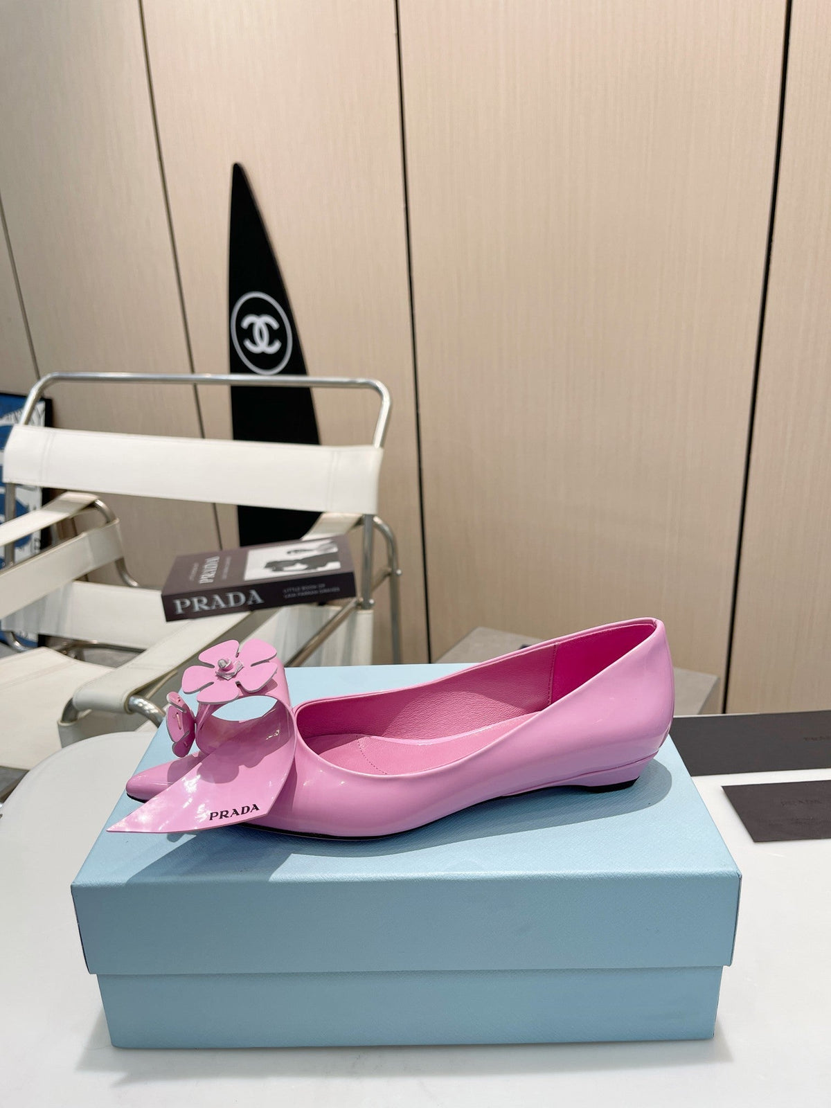 BALLET FLATS POINTED TOE IN PINK SHINY CALFSKIN ATTACHED FLOWERS