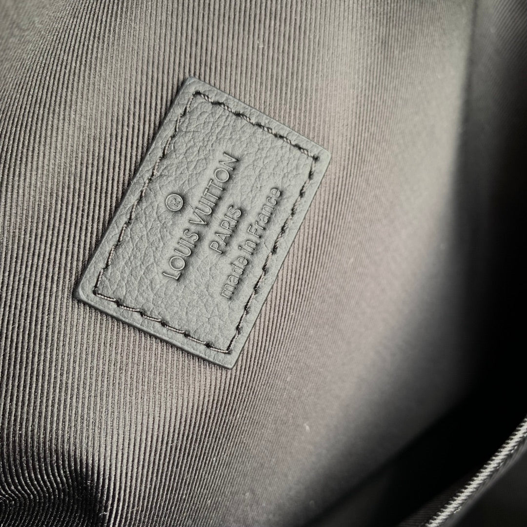 DISCOVERY PM BACKPACK 38 IN BLACK MONOGRAM LAMBSKIN