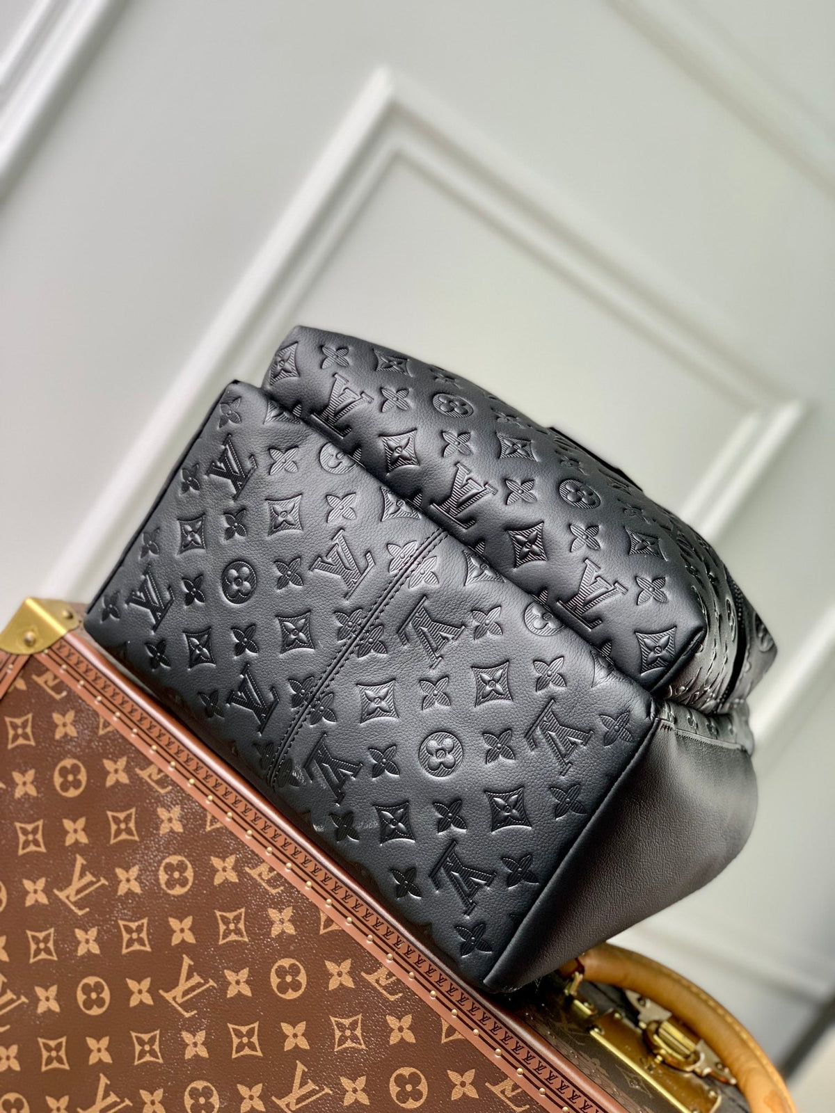 DISCOVERY PM BACKPACK 38 IN BLACK MONOGRAM LAMBSKIN