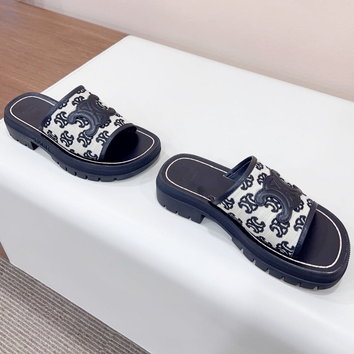 LEA TRIOMPHE PLATFORM SLIDES WOMEN VEGETABLE TANNED CALFSKIN BLACK/WHITE