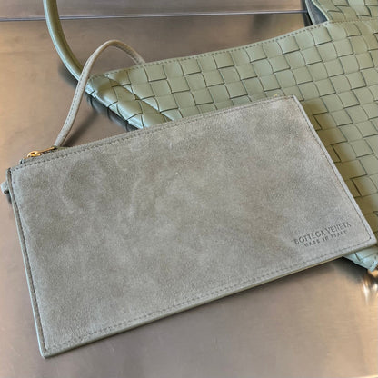 MEDIUM SOLSTICE 44 SARDINE GREY LAMBSKIN
