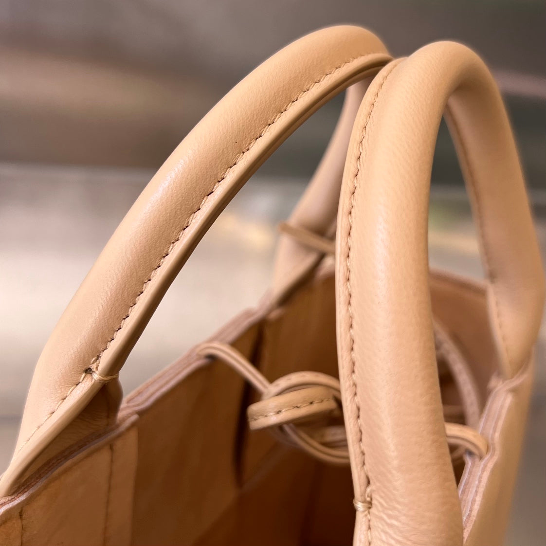 CANDY ARCO TOTE 20 IN TAN BROWN CALFSKIN