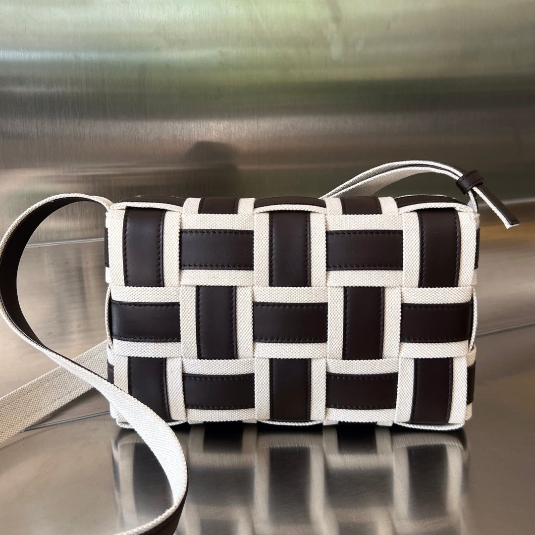 MINI CASSETTE 23 IN BLACK WHITE CALFSKIN