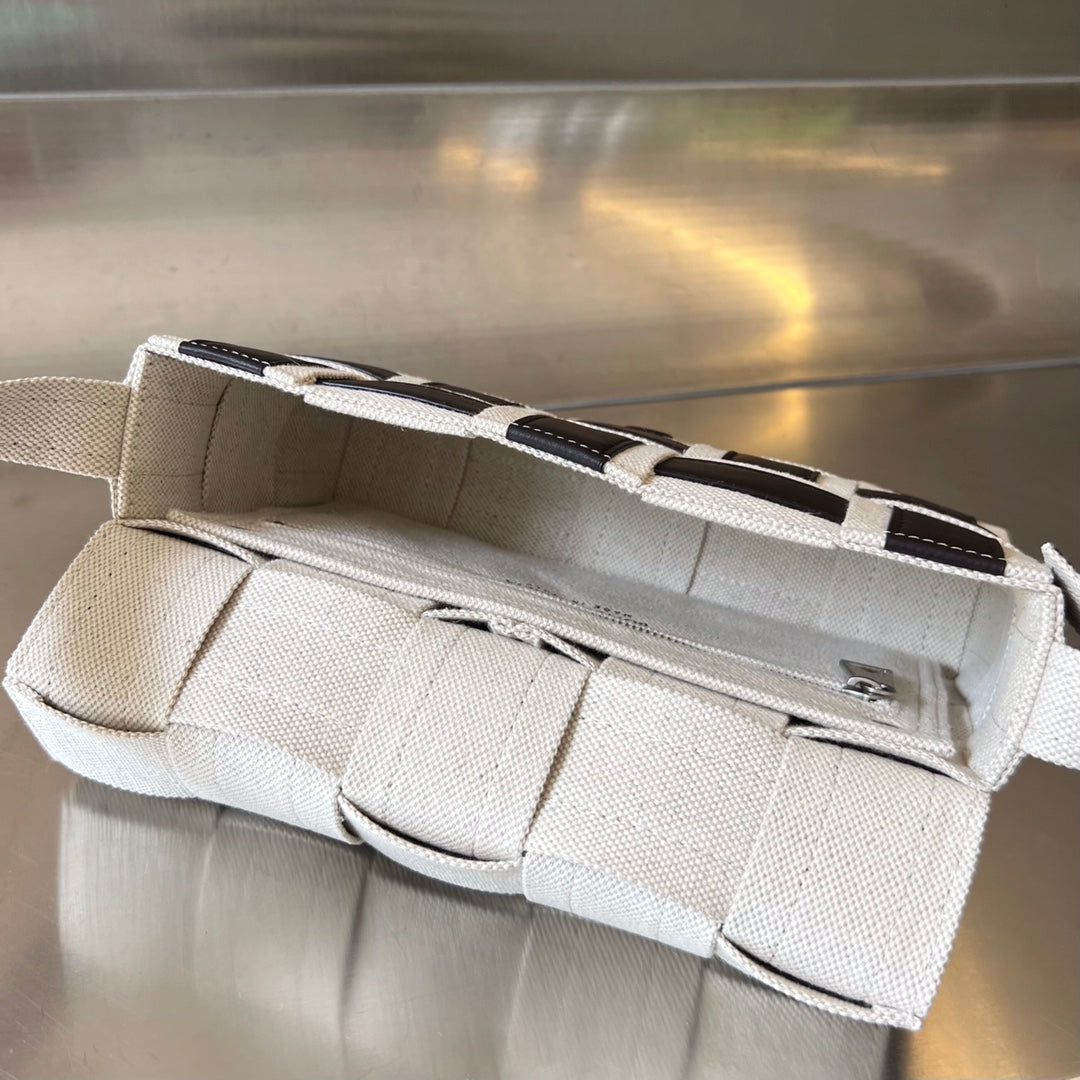 MINI CASSETTE 23 IN BLACK WHITE CALFSKIN