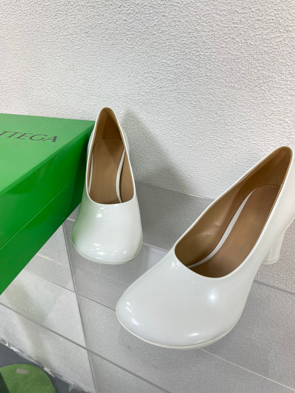ATOMIC HIGH PUMP 9 CM IN WHITE CALFSKIN