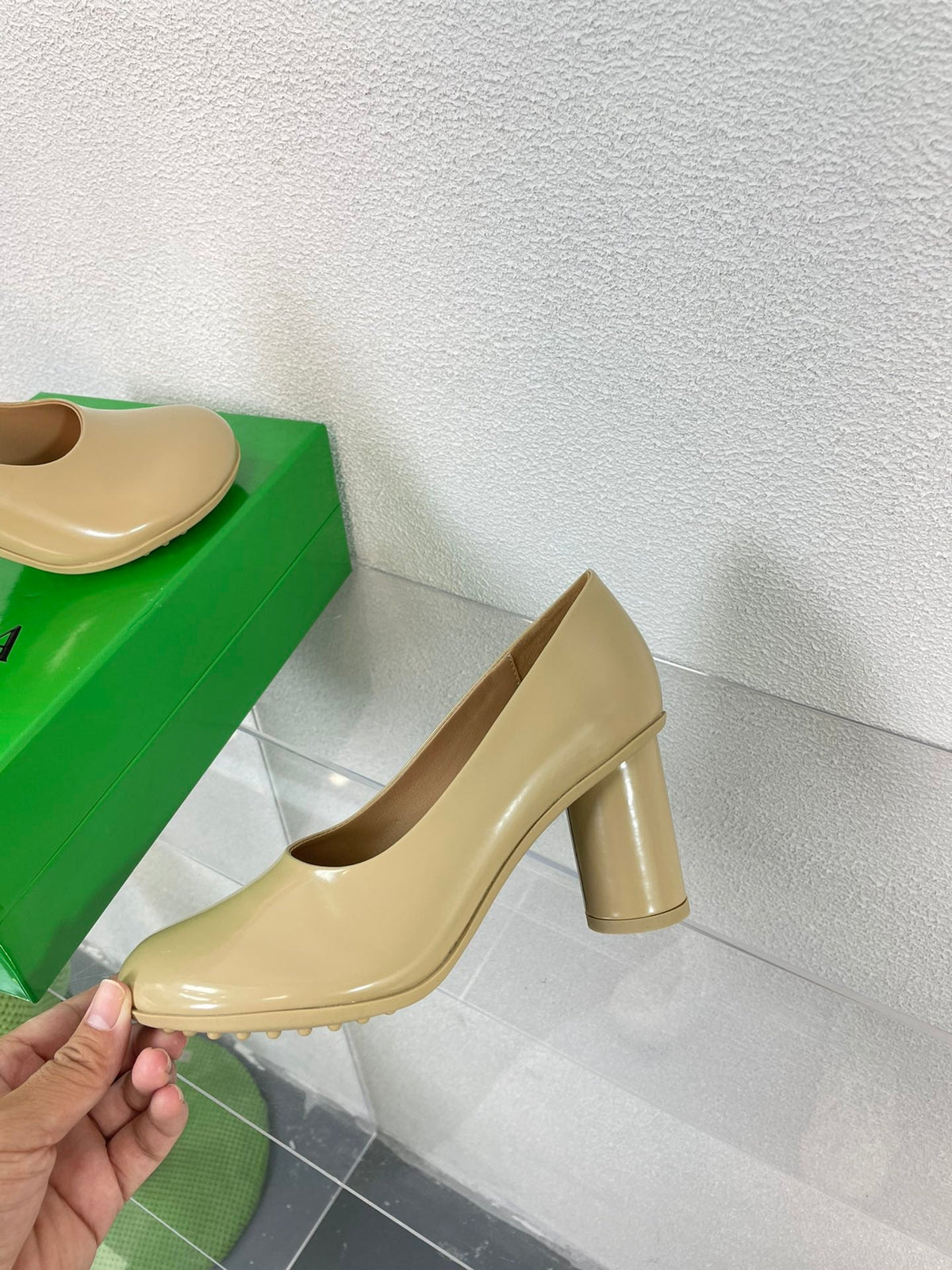 ATOMIC HIGH PUMP 9 CM IN BISQUE BEIGE CALFSKIN