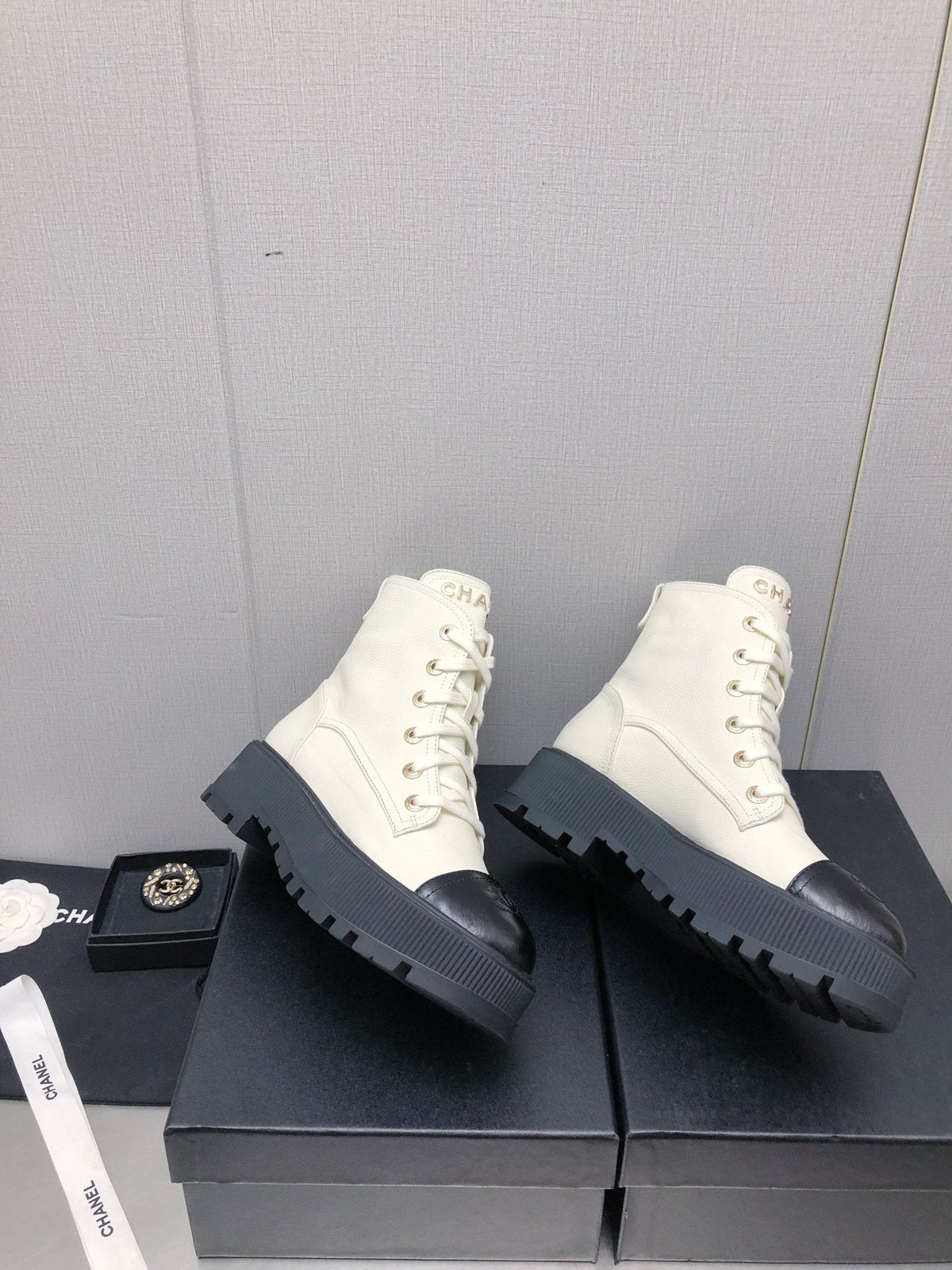 MARTIN SHORT BOOTS WHITE MIX BLACK LAMBSKIN