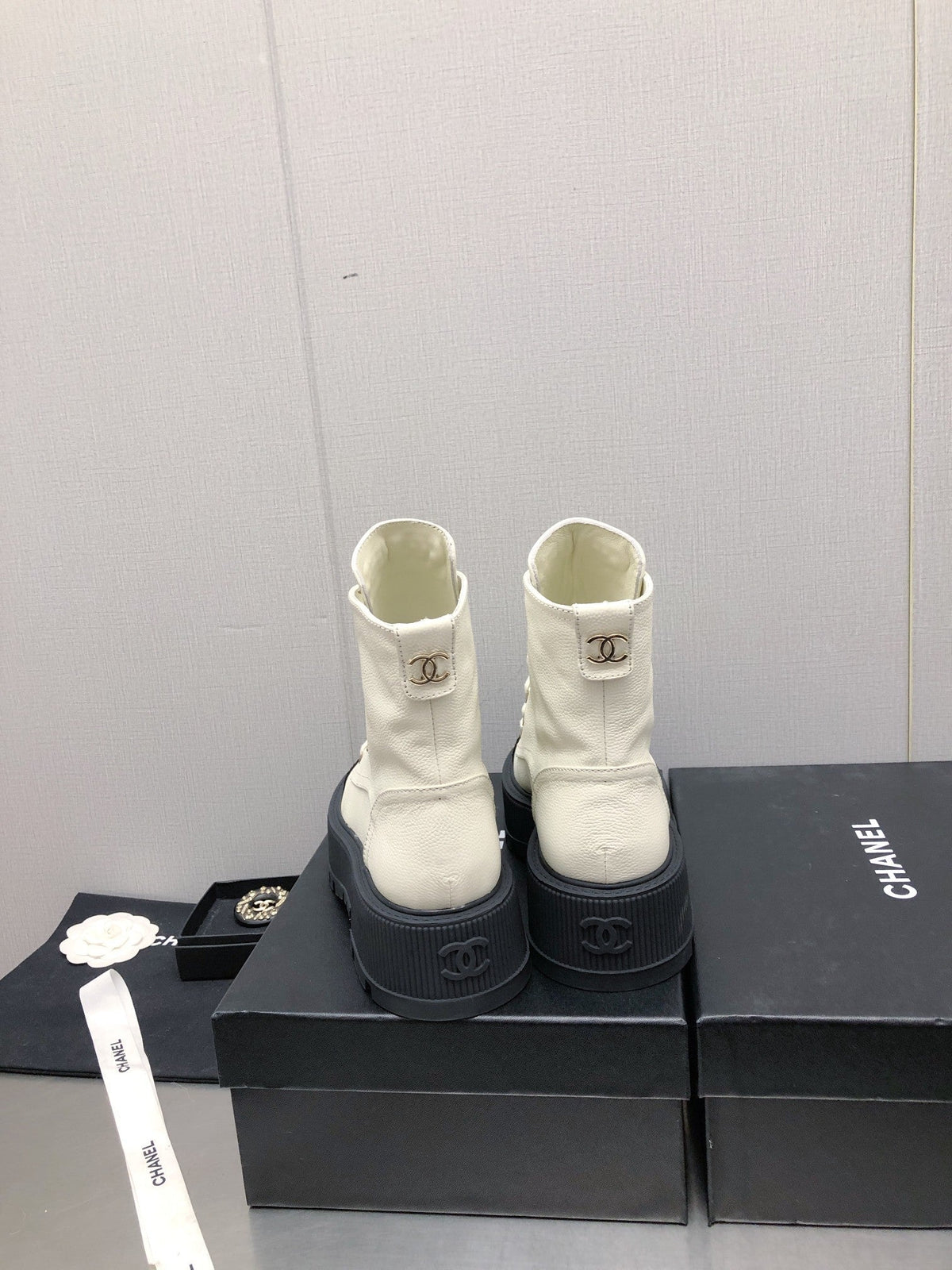 MARTIN SHORT BOOTS WHITE MIX BLACK LAMBSKIN