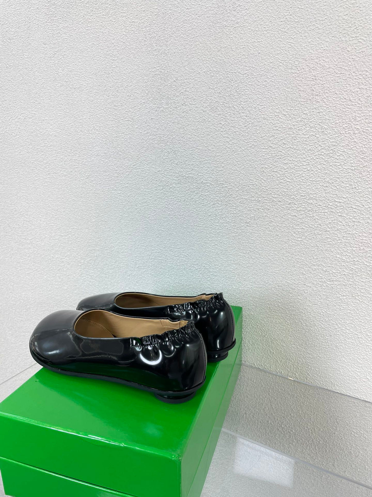 ATOMIC BALLERINA FLAT IN BLACK CALFSKIN