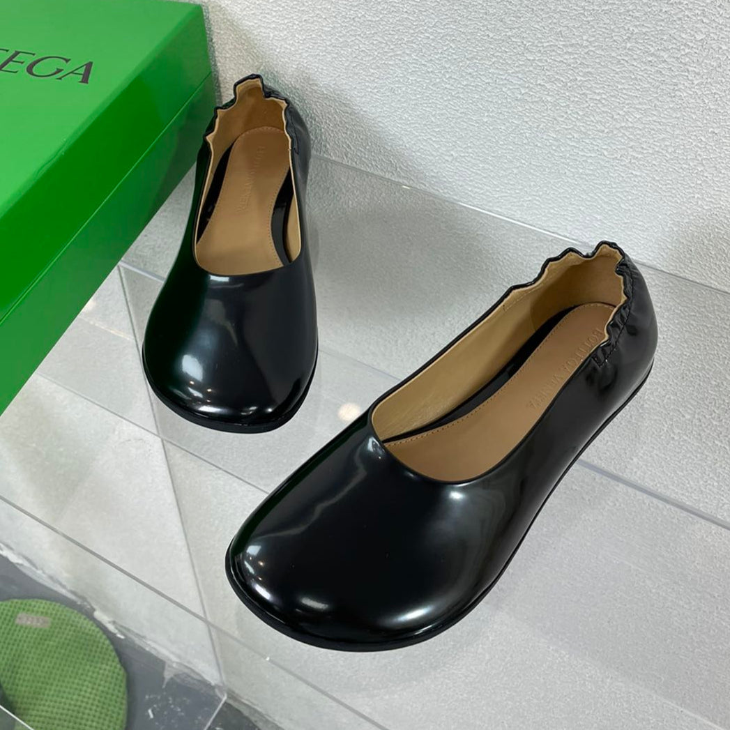 ATOMIC BALLERINA FLAT IN BLACK CALFSKIN