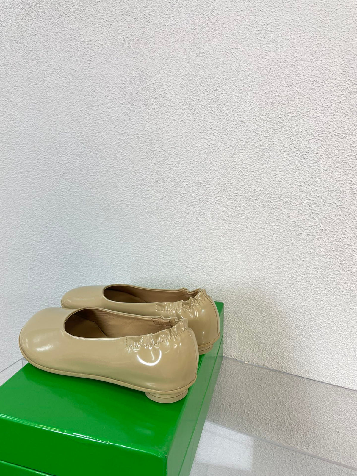 ATOMIC BALLERINA FLAT IN BISQUE BEIGE CALFSKIN