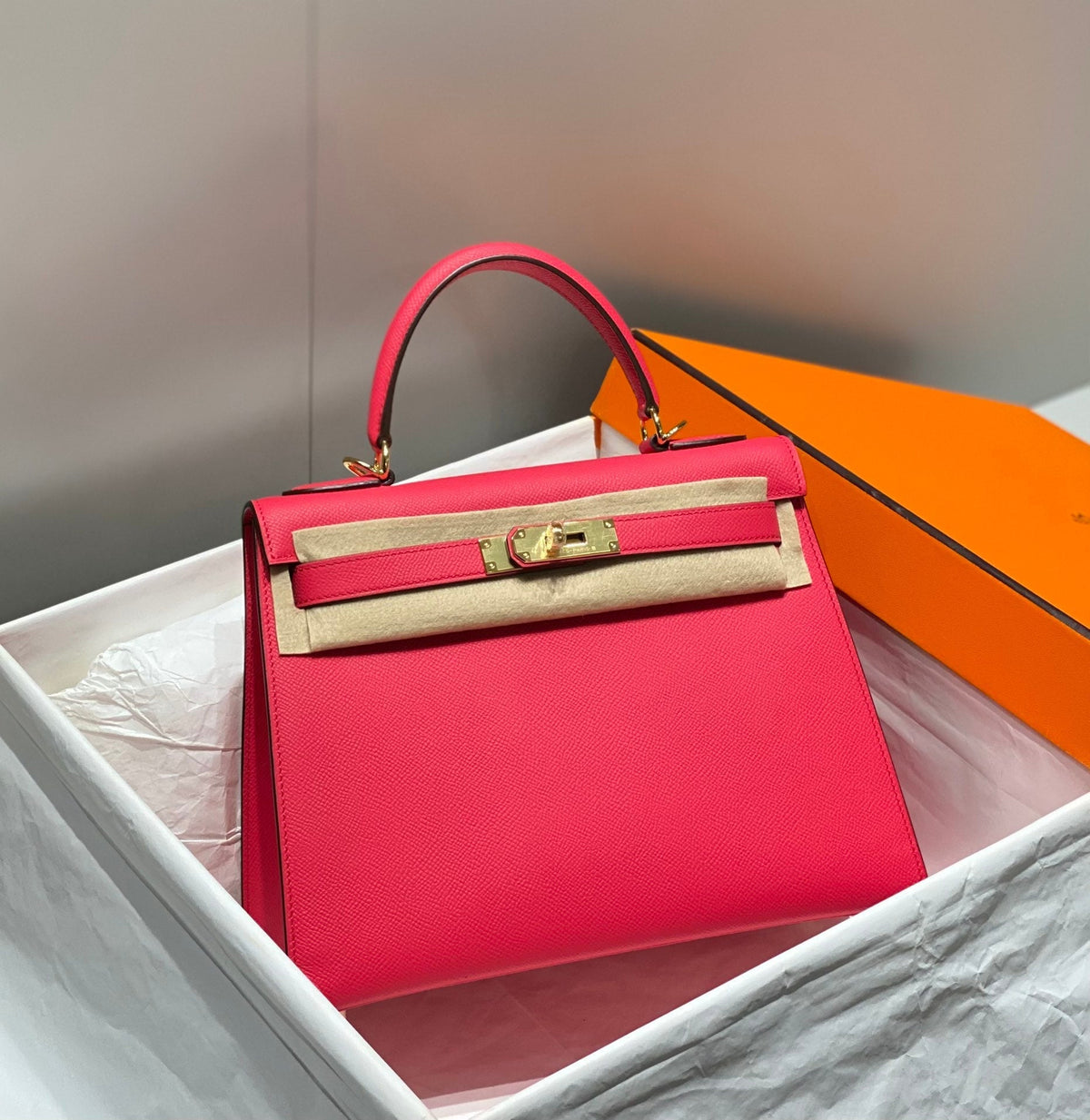 HN 28CM IN ROSE TYRIEN SWIFT CALFSKIN GOLD HARDWARE