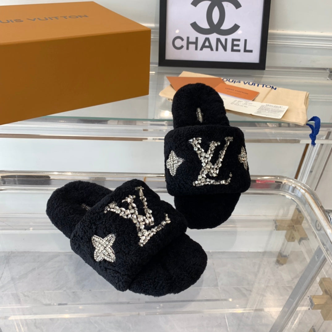 LV WOMEN'S PASEO FLAT SLIPPER IN BLACK FLEECE