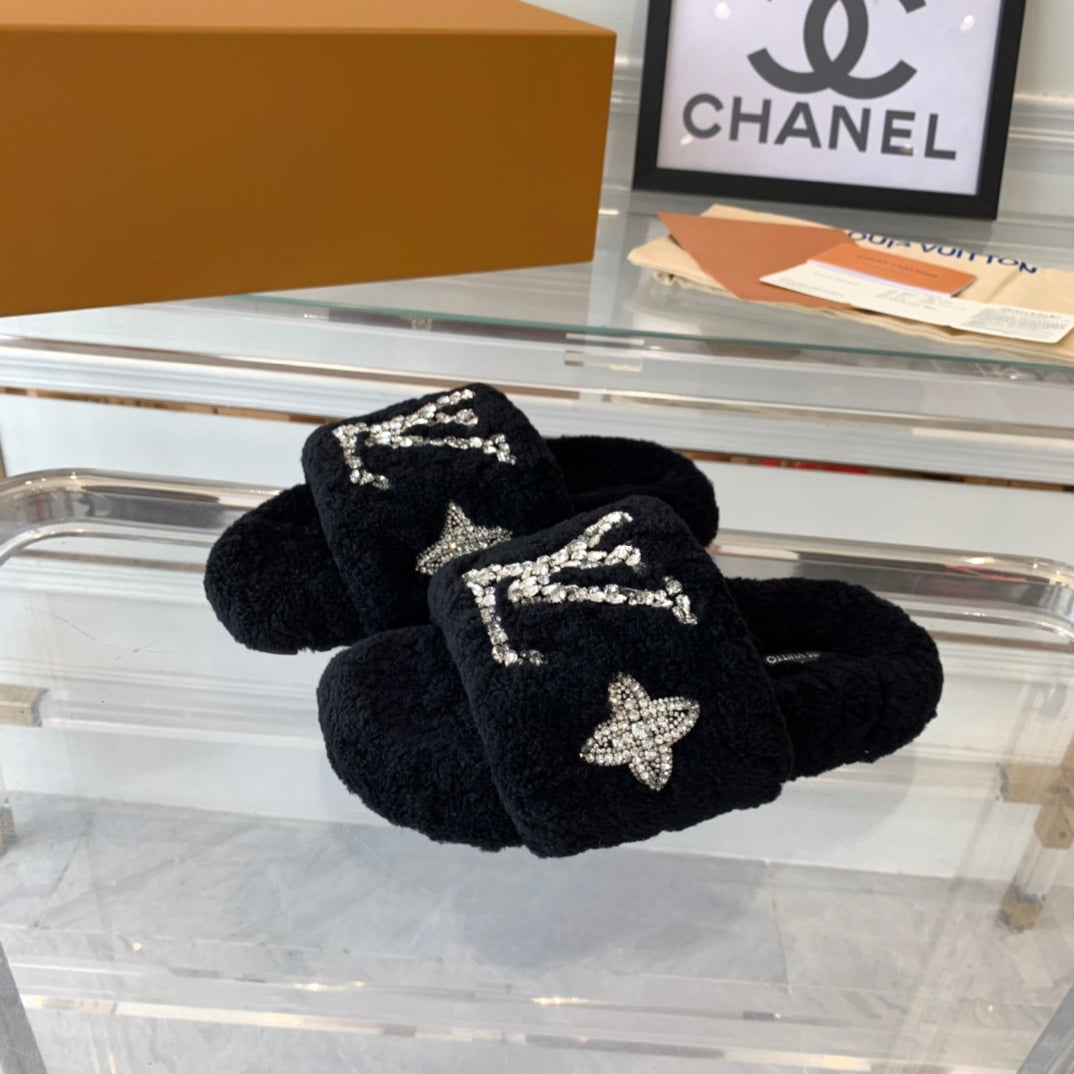 LV WOMEN'S PASEO FLAT SLIPPER IN BLACK FLEECE