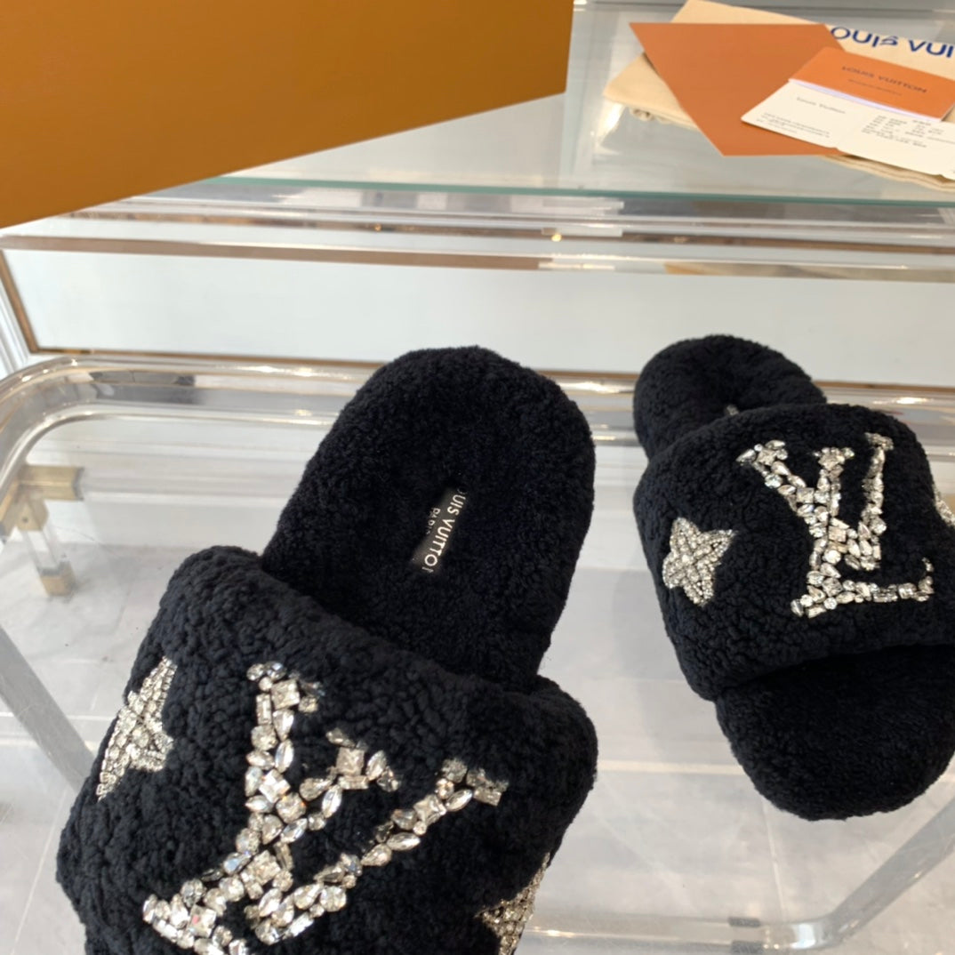 LV WOMEN'S PASEO FLAT SLIPPER IN BLACK FLEECE