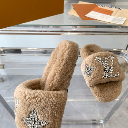 LV WOMEN'S PASEO FLAT SLIPPER IN TAN BROWN FLEECE