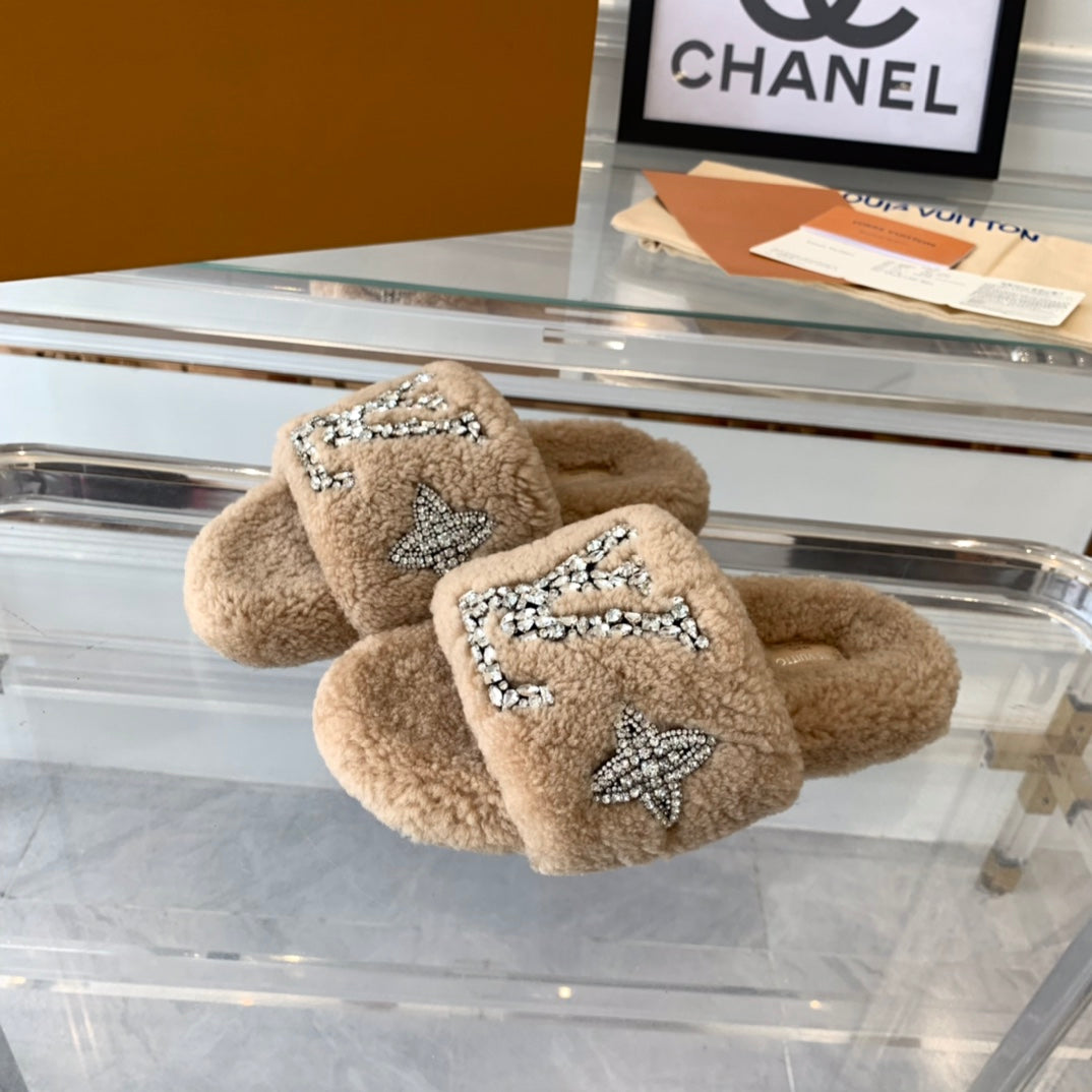 LV WOMEN'S PASEO FLAT SLIPPER IN TAN BROWN FLEECE