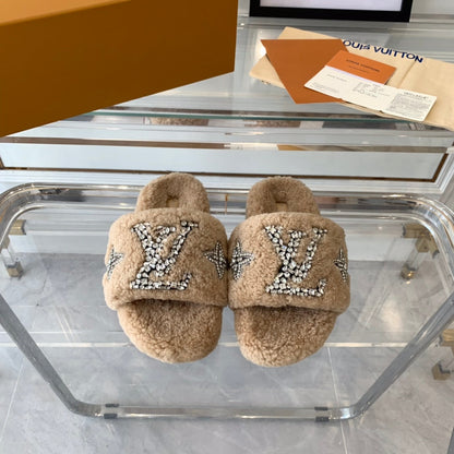 LV WOMEN'S PASEO FLAT SLIPPER IN TAN BROWN FLEECE