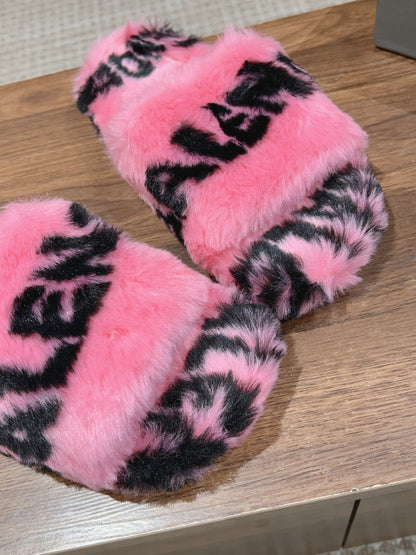LAMB WOOL SLIPPER PINK AND BLACK