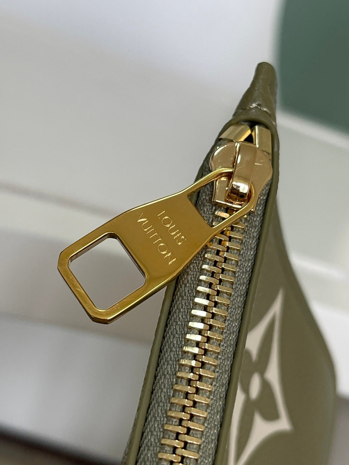 LV NEVERFULL MM KHAKI CREAM MONOGRAM EMPREINTE LEATHER