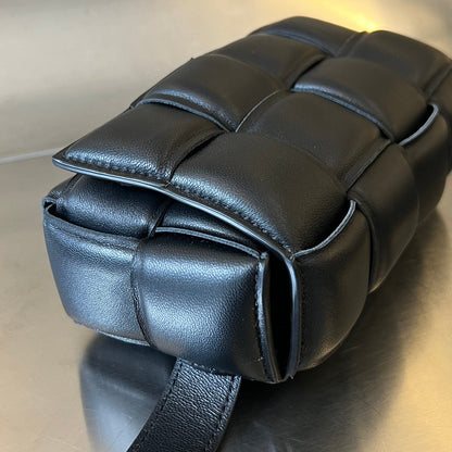 MINI CASSETTE 18 IN BLACK LAMBSKIN