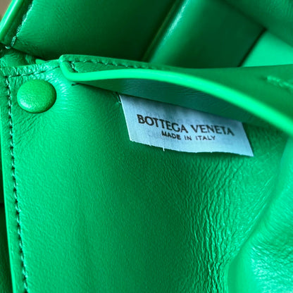 MINI CASSETTE 18 IN LIGHT GREEN LAMBSKIN