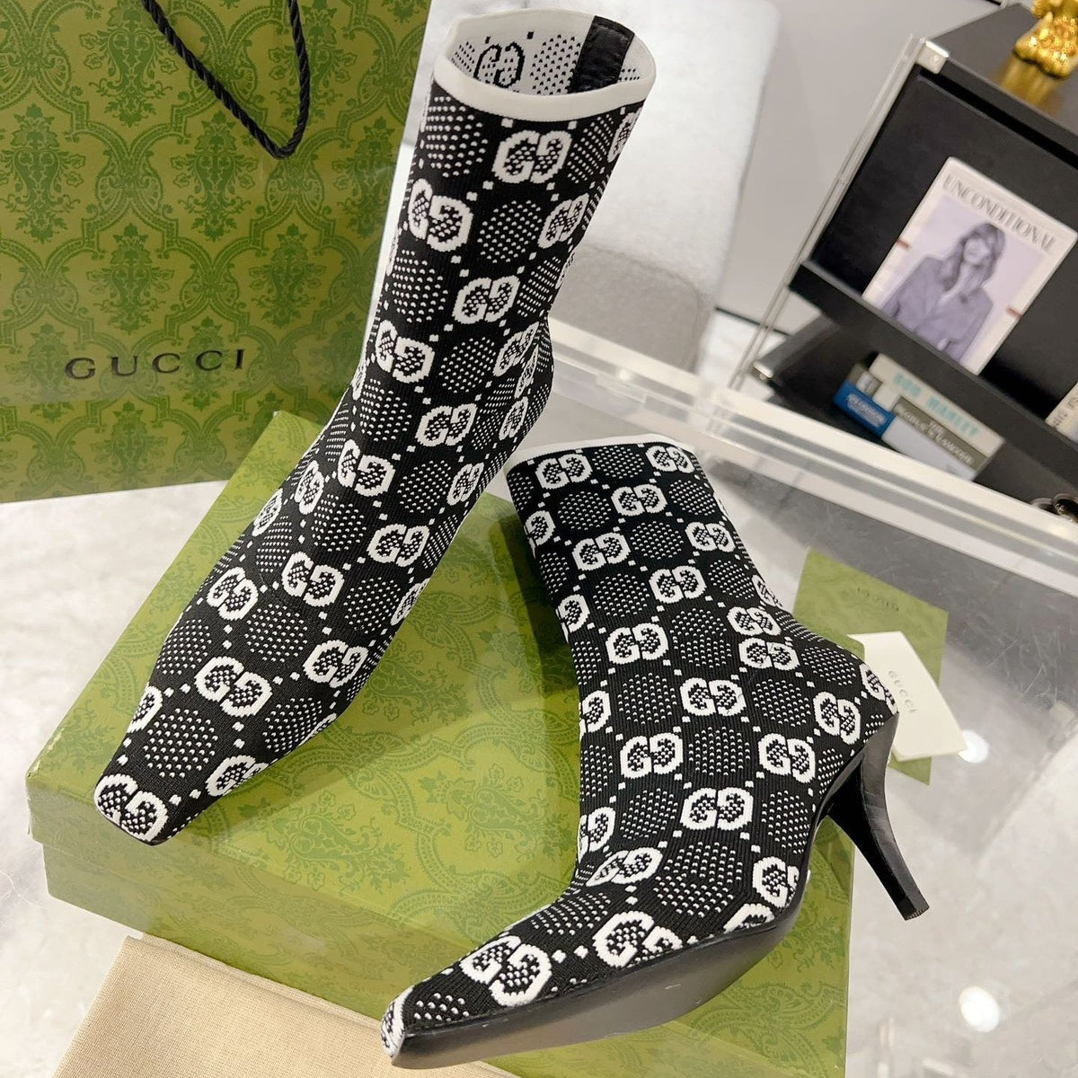 ANKLE BOOTS IN BLACK MIX WHITE KNITTED FABRIC WITH RETRO STYLE