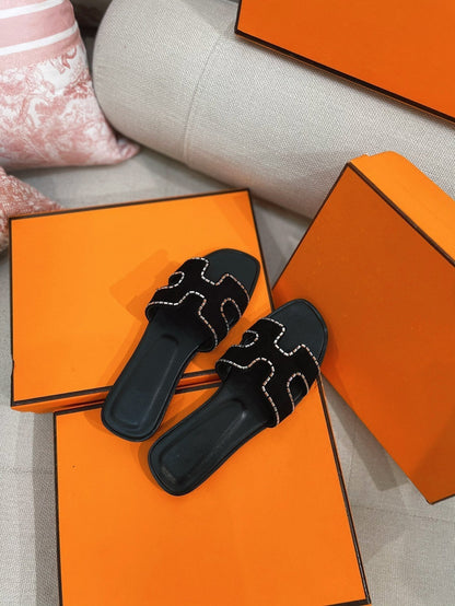 0ran Sandal Calfskin Rhinestone Black