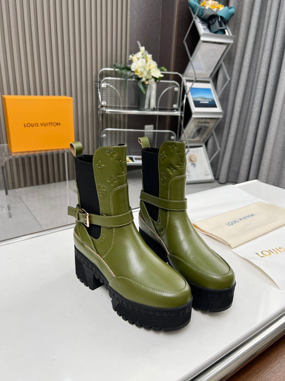 LAUREATE PLATFORM DESERT BOOT IN DARK OLIVE GREEN CALFSKIN