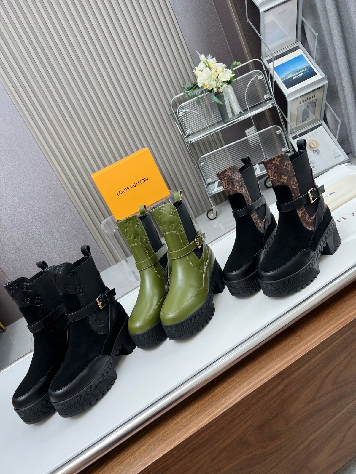 LAUREATE PLATFORM DESERT BOOT IN DARK OLIVE GREEN CALFSKIN