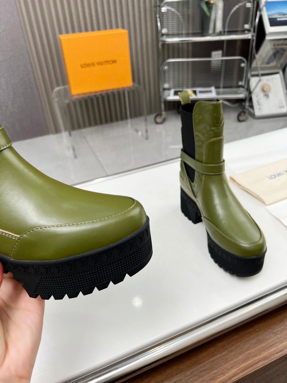 LAUREATE PLATFORM DESERT BOOT IN DARK OLIVE GREEN CALFSKIN