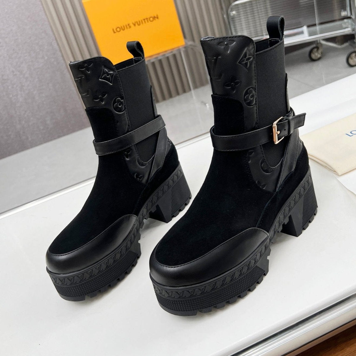 LAUREATE PLATFORM DESERT BOOT IN BLACK SUEDE AND CALFSKIN