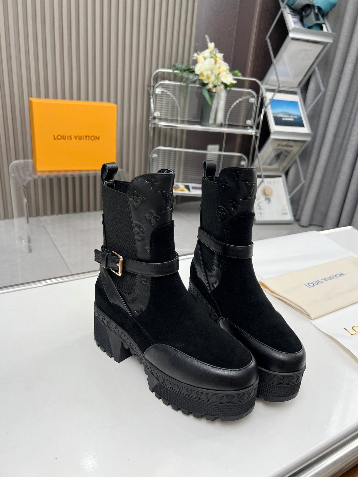LAUREATE PLATFORM DESERT BOOT IN BLACK SUEDE AND CALFSKIN