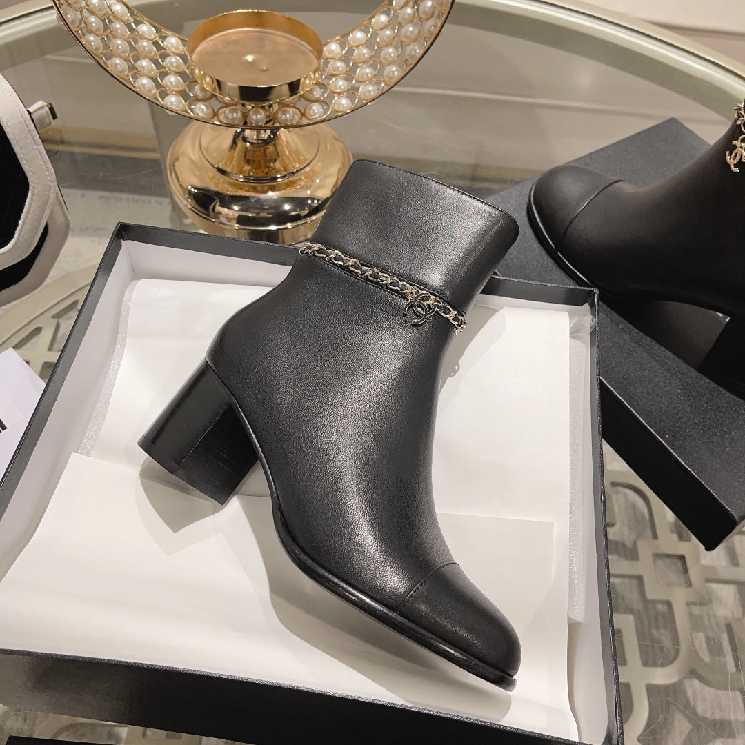 MID-HEEL ANKLE BOOTS IN BLACK SMOOTH CALFSKIN