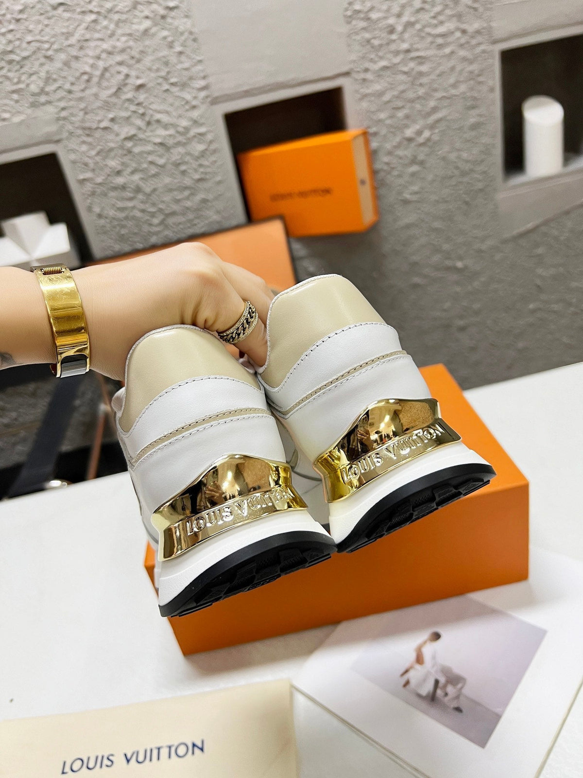 LV WOMEN SNEAKER IN WHITE MIX BEIGE CREAM CALFSKIN