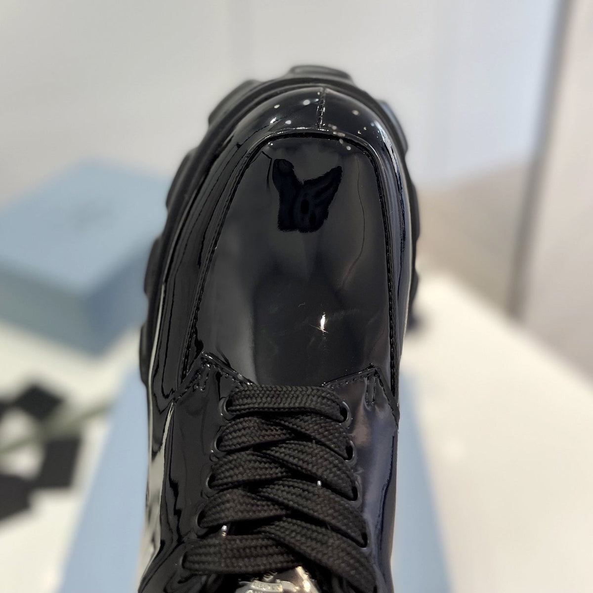 MONOLITH LACE-UP LOAFER IN BLACK GLOSSY CALFSKIN ATTACHED TRIANGLE LOGO
