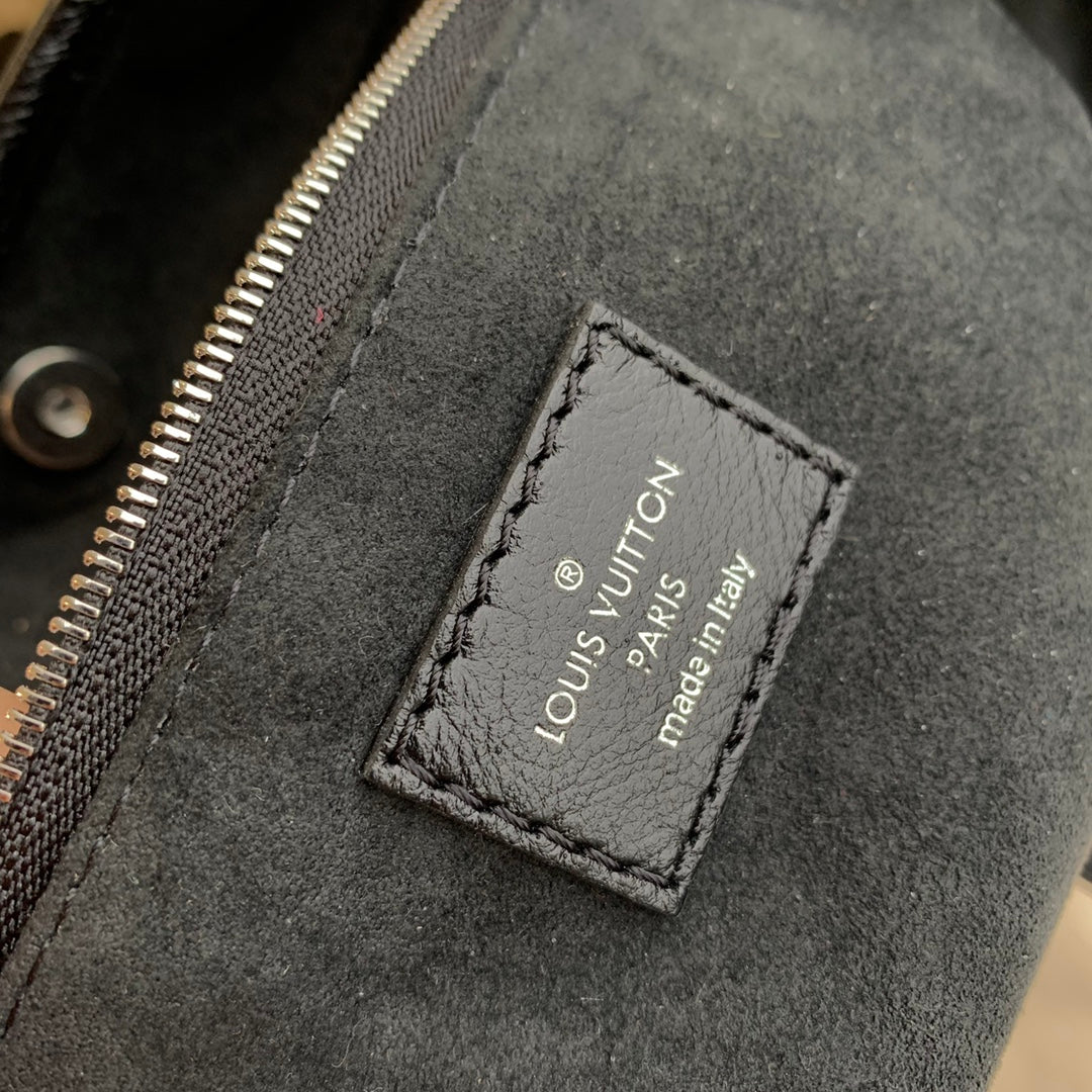 CARRYALL CARGO VIBE PM 33.5 IN BLACK LAMBSKIN BROWN MONOGRAM TAG