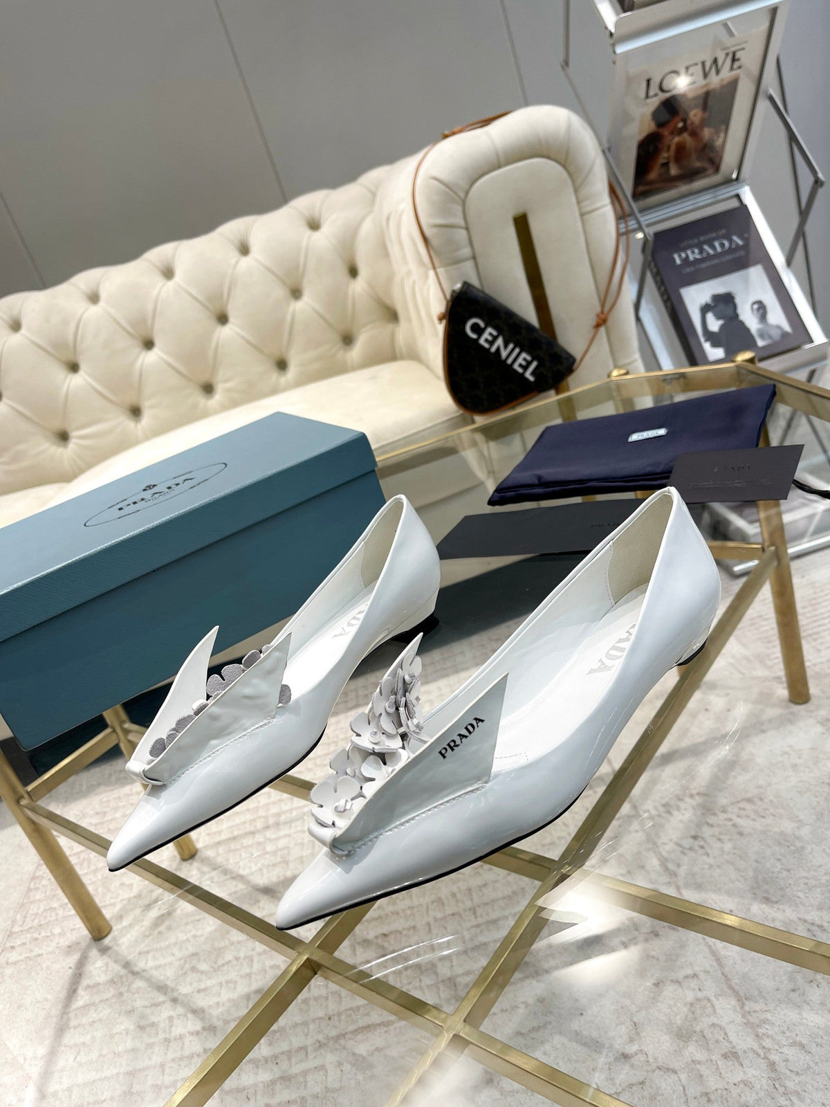 BALLET FLATS ATTACHED CREATIVE FLOWERS IN WHITE PATENT CALFSKIN