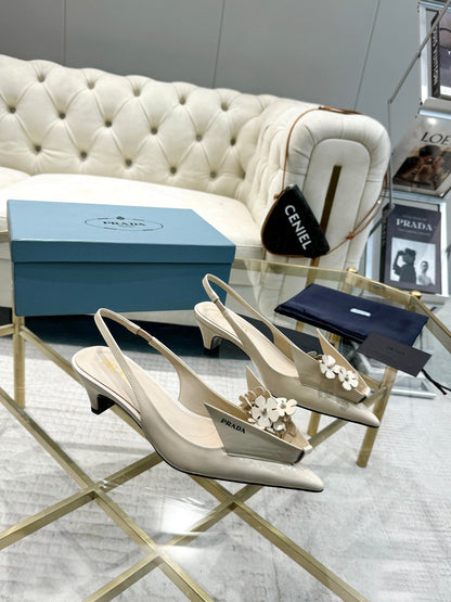 MEDIUM HEEL SLINGBACK ATTACHED CREATIVE FLOWERS IN BEIGE PATENT CALFSKIN