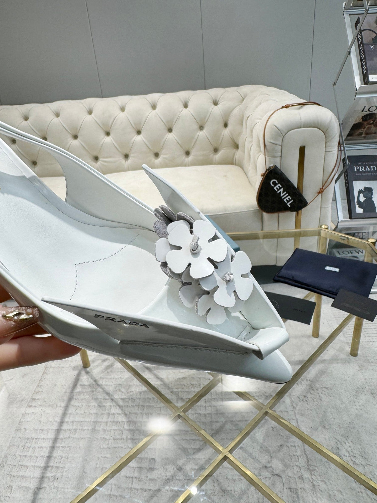 MEDIUM HEEL SLINGBACK ATTACHED CREATIVE FLOWERS IN WHITE PATENT CALFSKIN