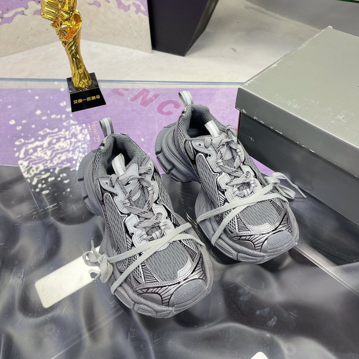 3XL SNEAKER IN ALL GRAY MESH AND POLYURETHANE