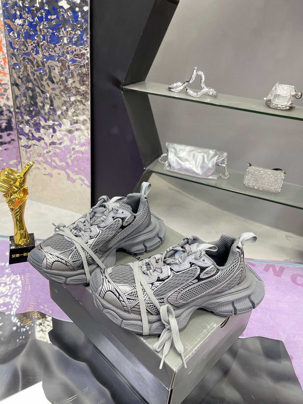 3XL SNEAKER IN ALL GRAY MESH AND POLYURETHANE