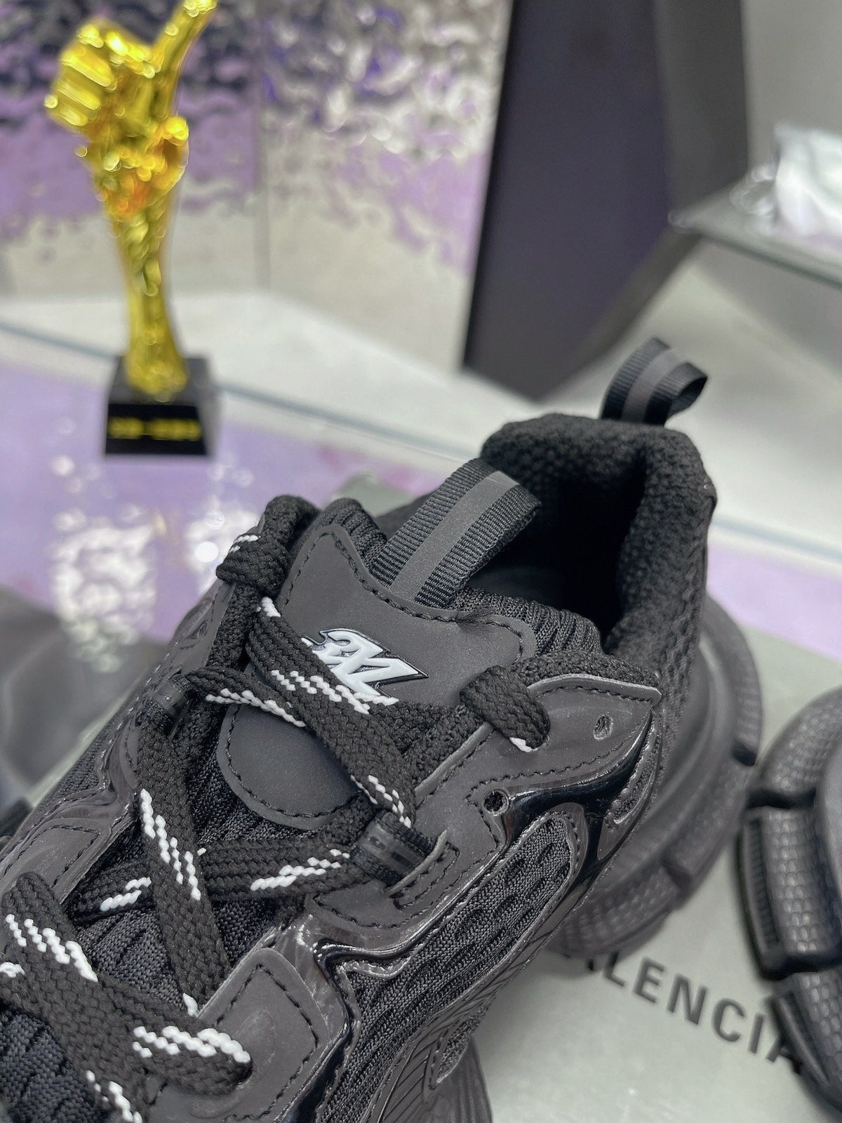 3XL SNEAKER IN BLACK MESH AND POLYURETHANE