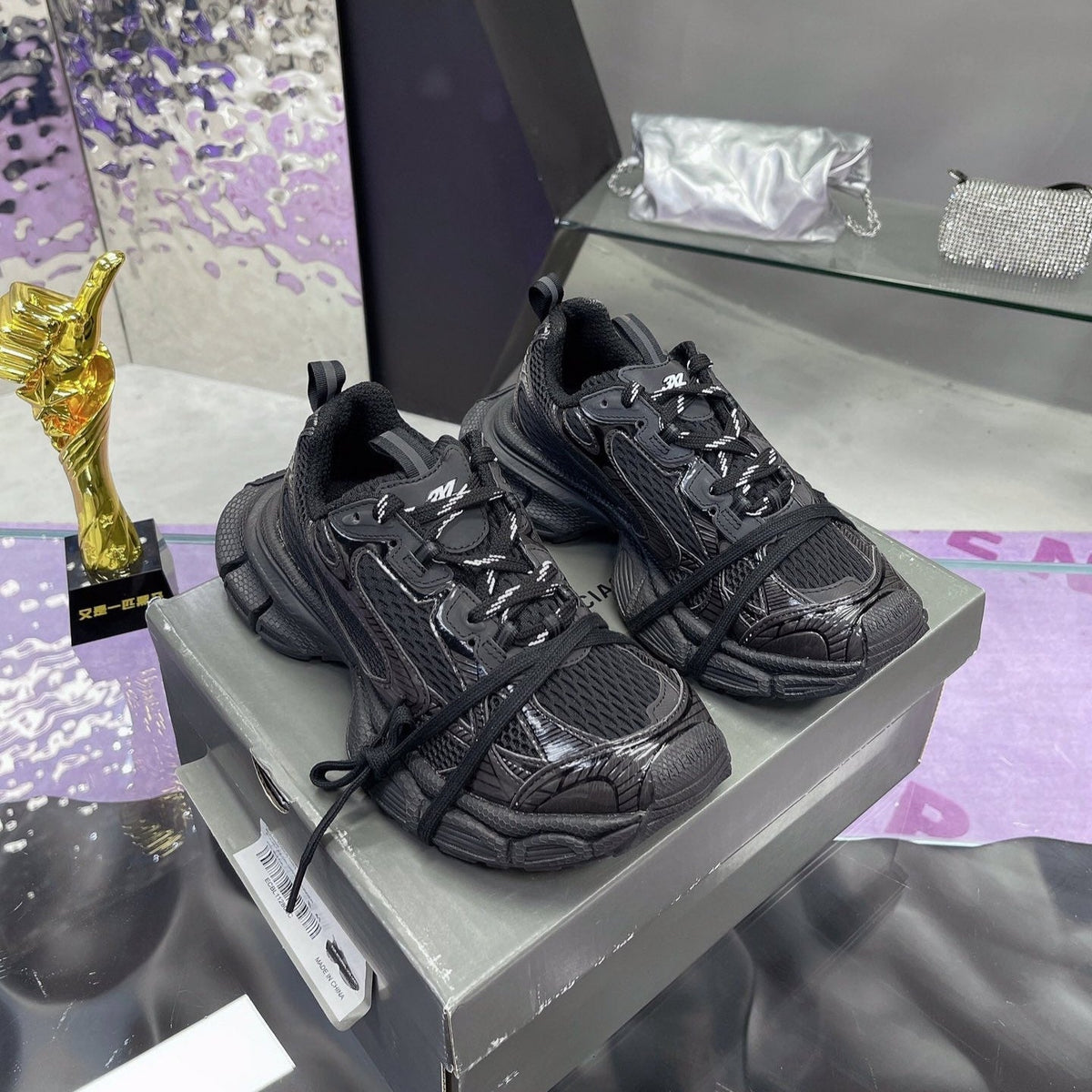 3XL SNEAKER IN BLACK MESH AND POLYURETHANE