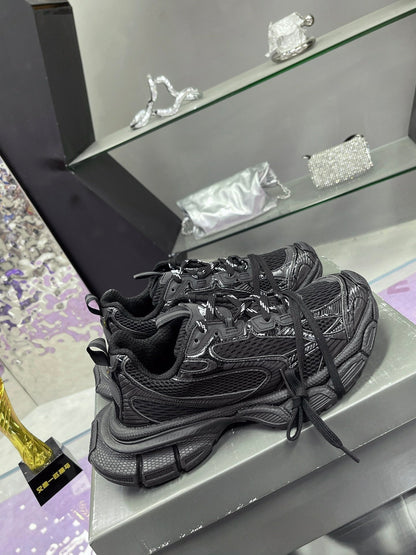 3XL SNEAKER IN BLACK MESH AND POLYURETHANE