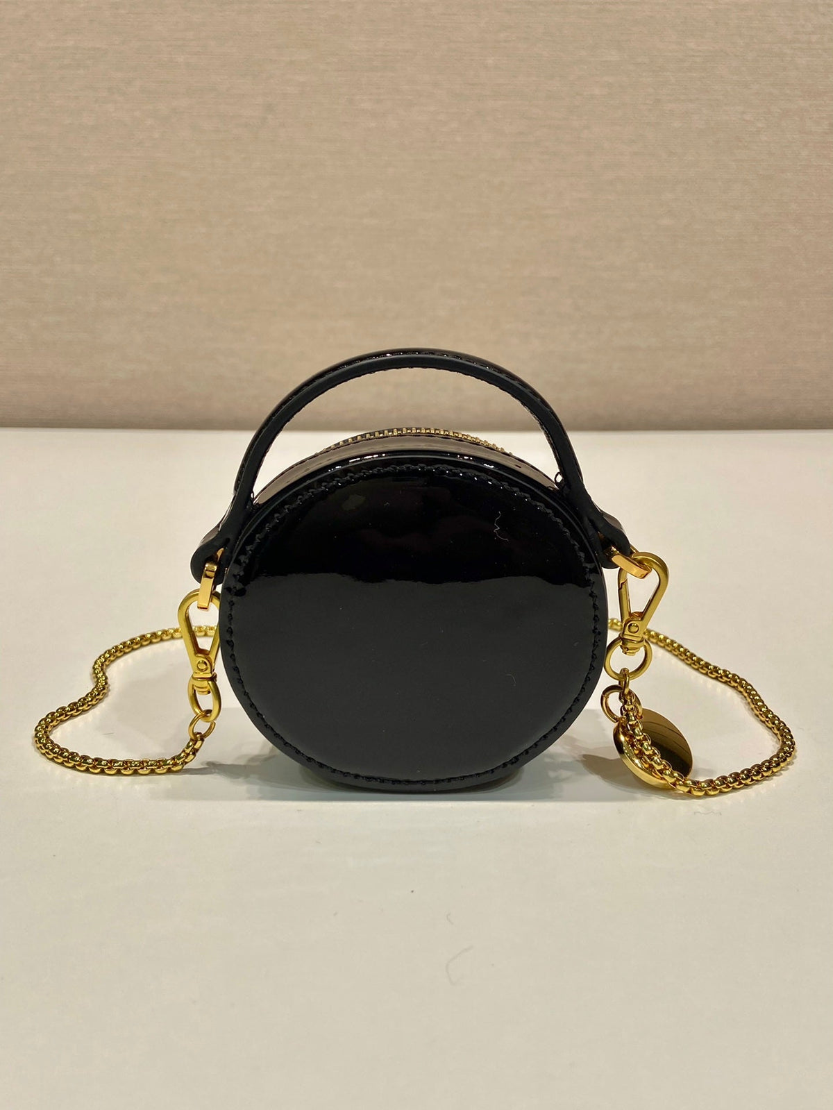 MINI ROUND BAG 8 IN BLACK GLOSSY CALFSKIN GOLD HARDWARE