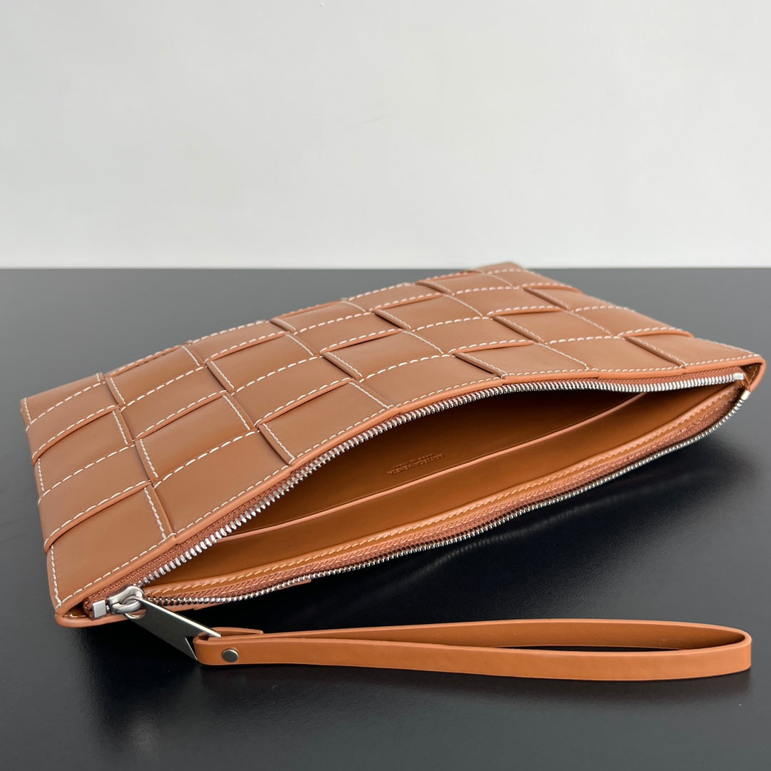 LARGE CASSETTE POUCH 35 IN BURNT SIENNA CALFSKIN